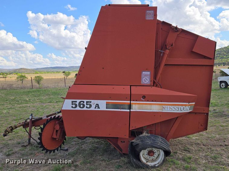image for item ET5152 Hesston 565A round baler