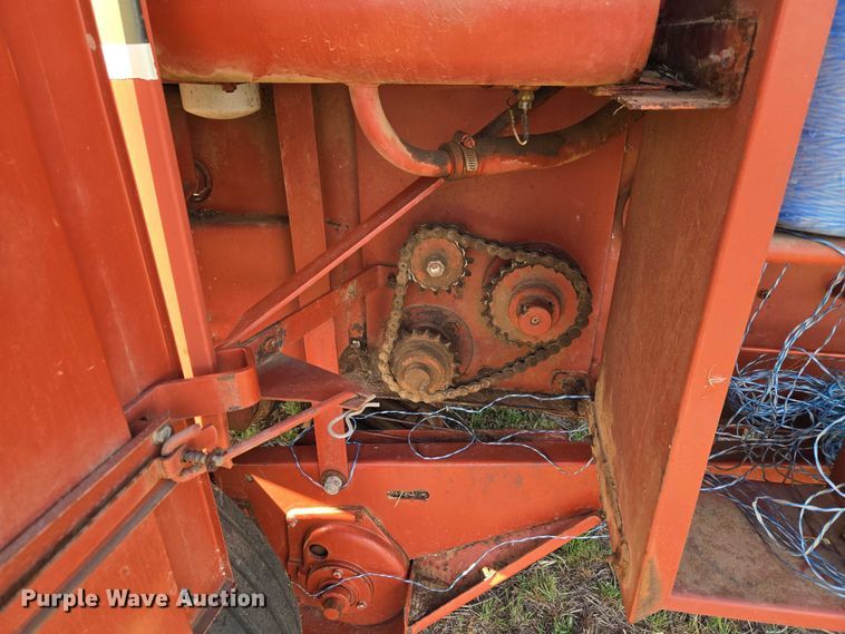 image for item ET5152 Hesston 565A round baler
