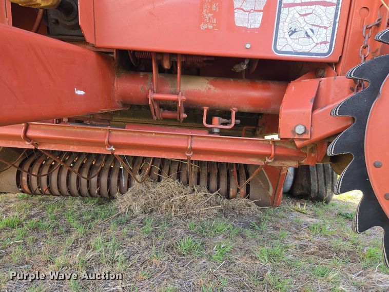 image for item ET5152 Hesston 565A round baler