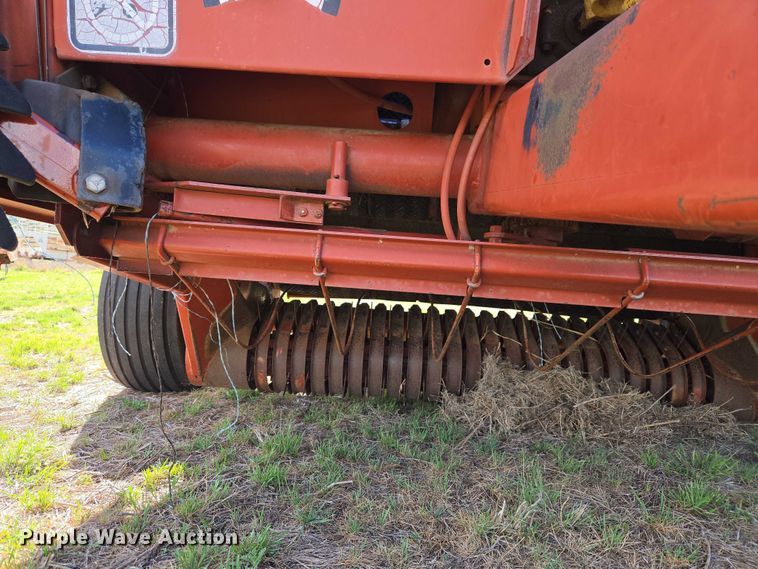 image for item ET5152 Hesston 565A round baler