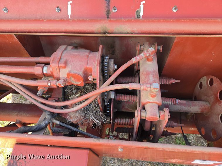 image for item ET5152 Hesston 565A round baler