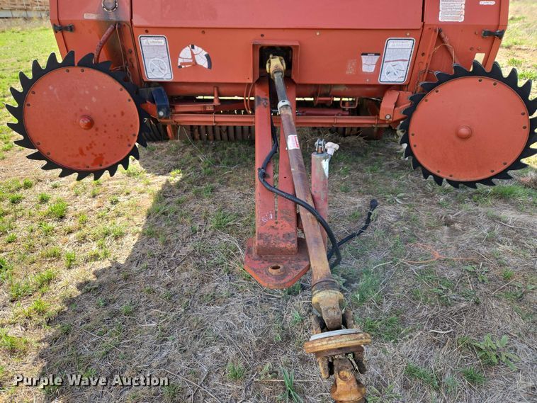 image for item ET5152 Hesston 565A round baler
