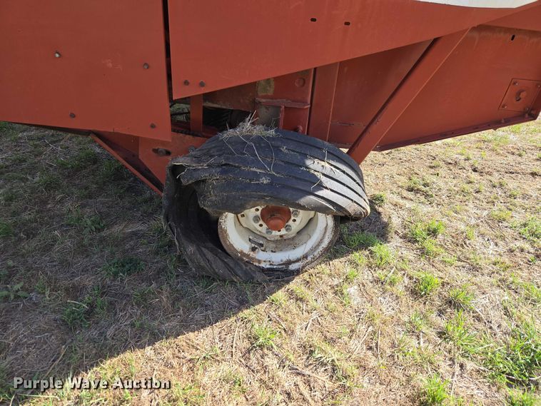 image for item ET5152 Hesston 565A round baler