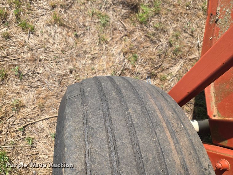image for item ET5152 Hesston 565A round baler