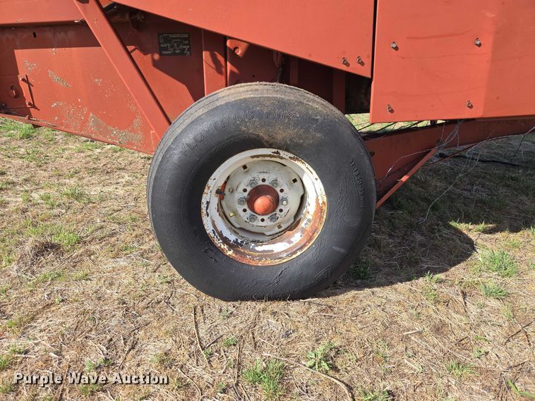 image for item ET5152 Hesston 565A round baler