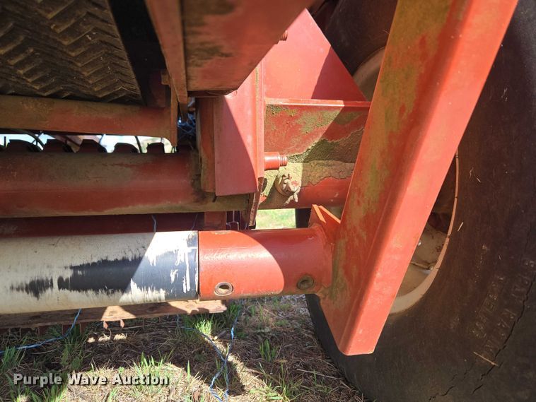 image for item ET5152 Hesston 565A round baler