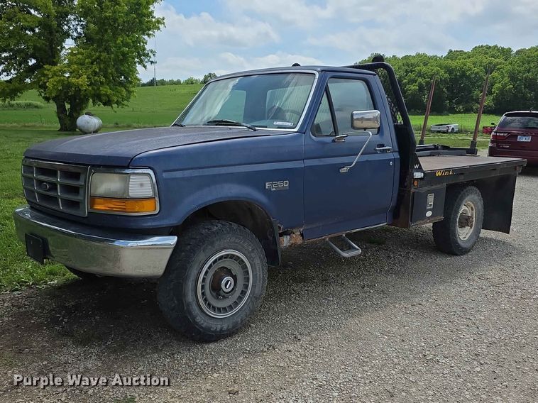 image for item EV2170 1994 Ford F250 XL bale bed pickup truck