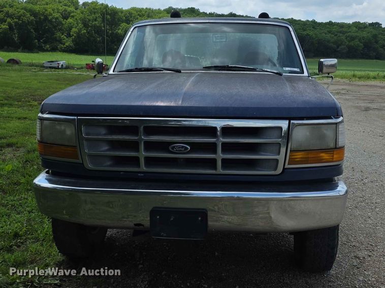 image for item EV2170 1994 Ford F250 XL bale bed pickup truck
