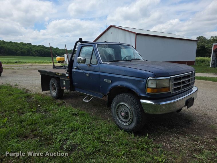 image for item EV2170 1994 Ford F250 XL bale bed pickup truck