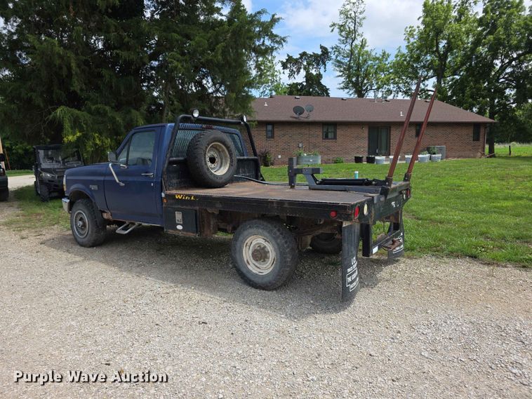image for item EV2170 1994 Ford F250 XL bale bed pickup truck