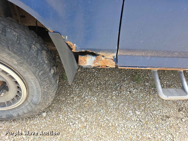 image for item EV2170 1994 Ford F250 XL bale bed pickup truck