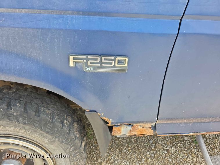 image for item EV2170 1994 Ford F250 XL bale bed pickup truck