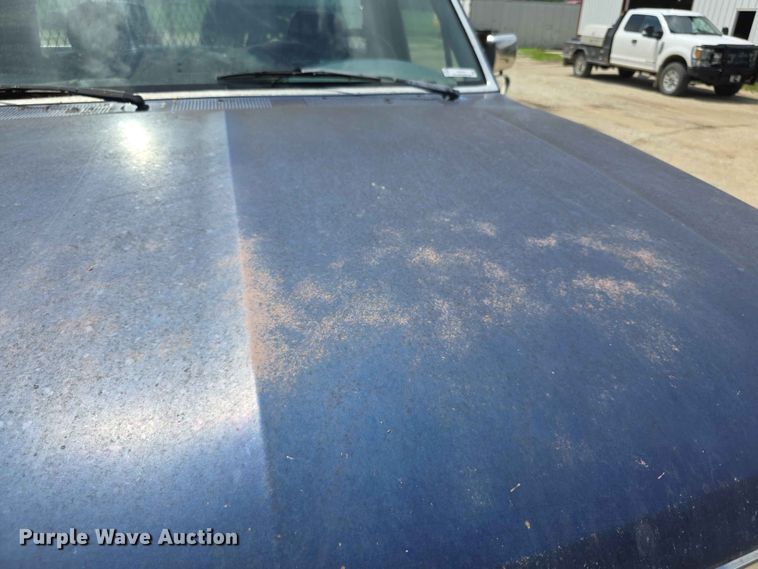image for item EV2170 1994 Ford F250 XL bale bed pickup truck