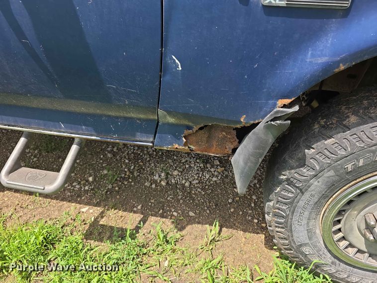 image for item EV2170 1994 Ford F250 XL bale bed pickup truck