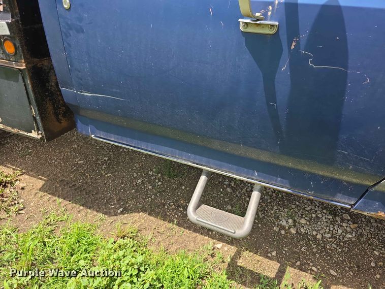 image for item EV2170 1994 Ford F250 XL bale bed pickup truck