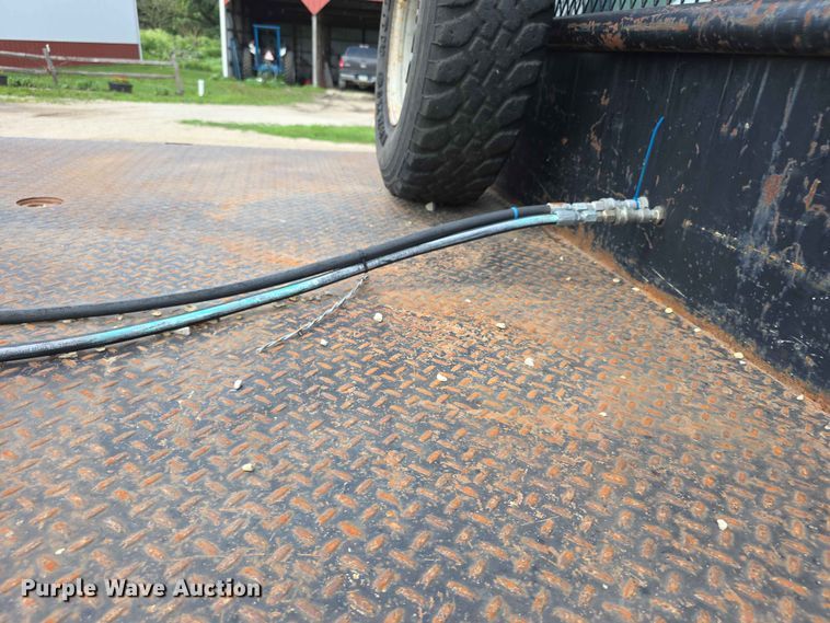 image for item EV2170 1994 Ford F250 XL bale bed pickup truck