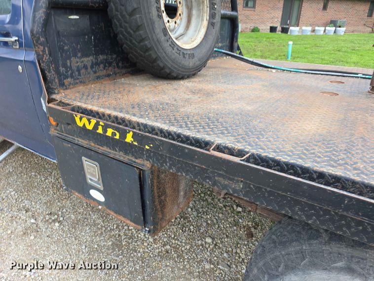 image for item EV2170 1994 Ford F250 XL bale bed pickup truck