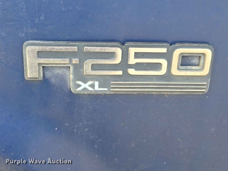 image for item EV2170 1994 Ford F250 XL bale bed pickup truck