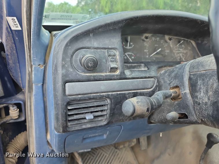 image for item EV2170 1994 Ford F250 XL bale bed pickup truck