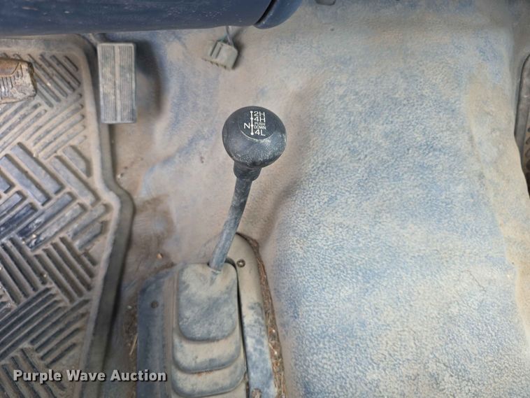 image for item EV2170 1994 Ford F250 XL bale bed pickup truck