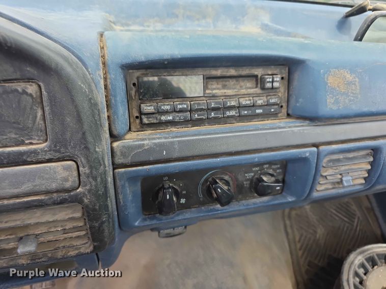 image for item EV2170 1994 Ford F250 XL bale bed pickup truck