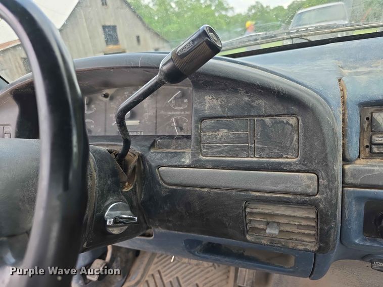 image for item EV2170 1994 Ford F250 XL bale bed pickup truck