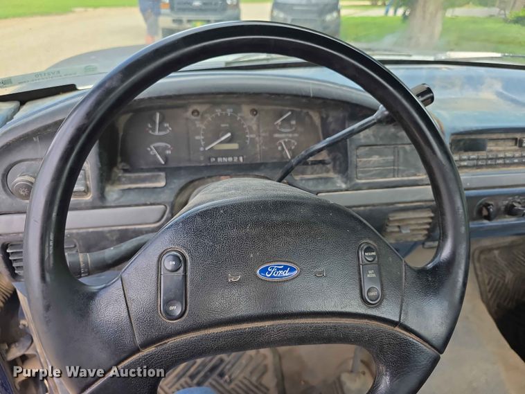 image for item EV2170 1994 Ford F250 XL bale bed pickup truck