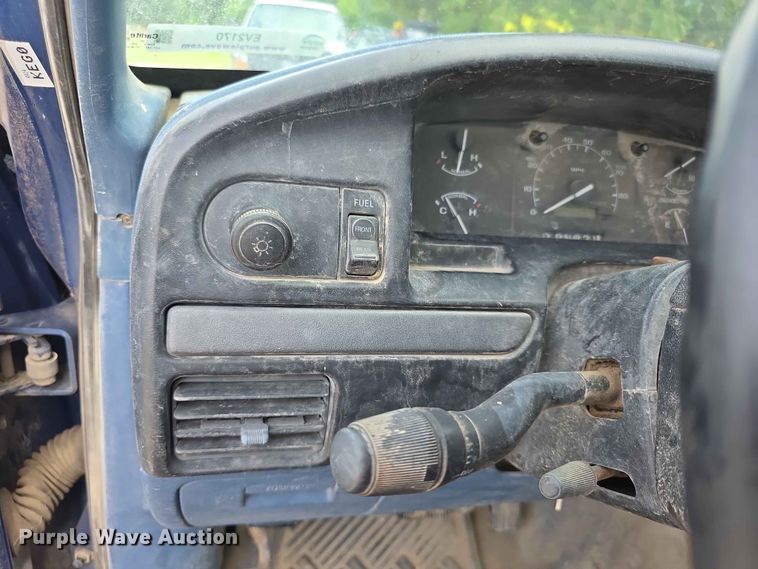 image for item EV2170 1994 Ford F250 XL bale bed pickup truck