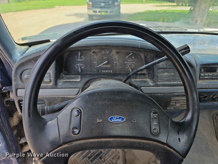 image for item EV2170 1994 Ford F250 XL bale bed pickup truck