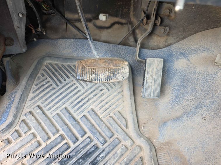 image for item EV2170 1994 Ford F250 XL bale bed pickup truck