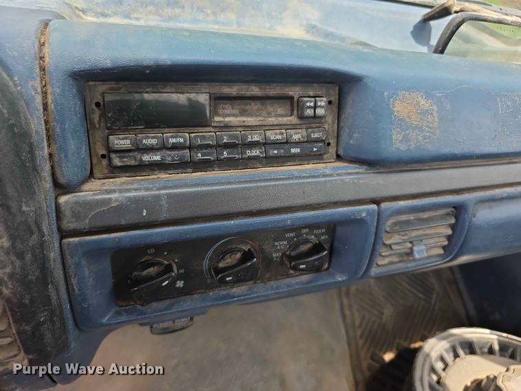 image for item EV2170 1994 Ford F250 XL bale bed pickup truck