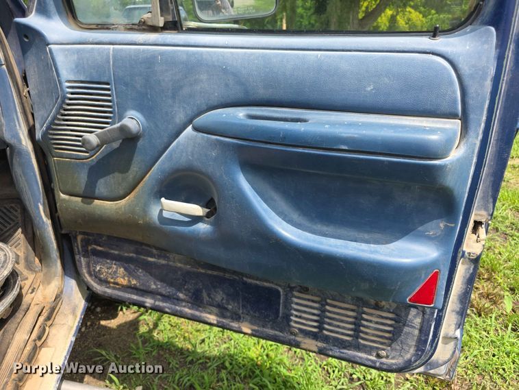 image for item EV2170 1994 Ford F250 XL bale bed pickup truck