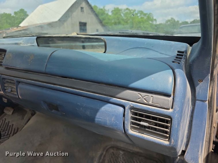 image for item EV2170 1994 Ford F250 XL bale bed pickup truck
