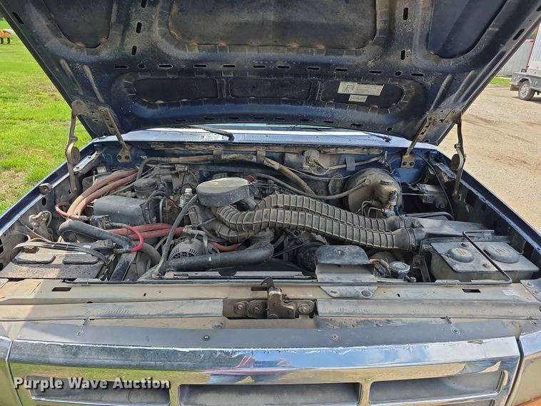 image for item EV2170 1994 Ford F250 XL bale bed pickup truck
