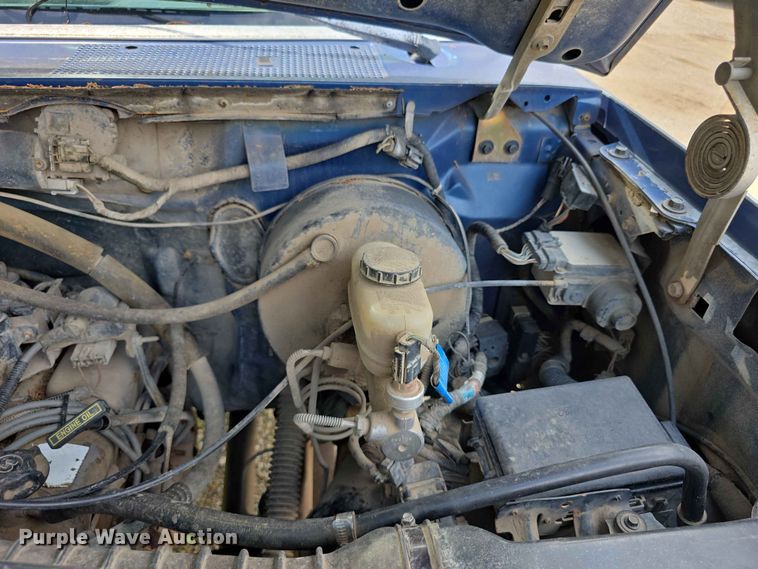 image for item EV2170 1994 Ford F250 XL bale bed pickup truck