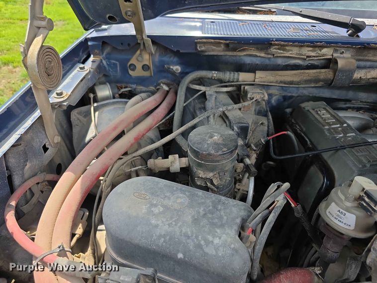 image for item EV2170 1994 Ford F250 XL bale bed pickup truck