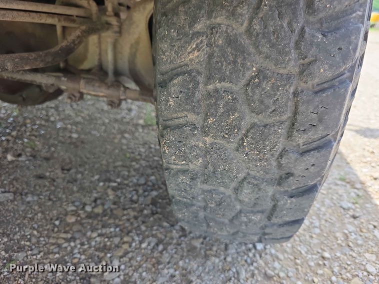 image for item EV2170 1994 Ford F250 XL bale bed pickup truck