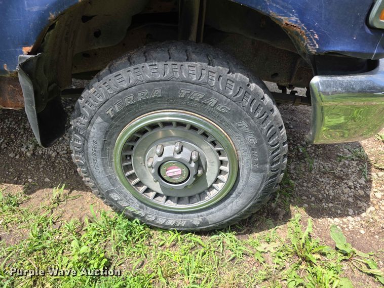 image for item EV2170 1994 Ford F250 XL bale bed pickup truck