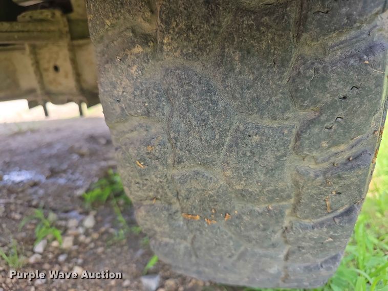 image for item EV2170 1994 Ford F250 XL bale bed pickup truck