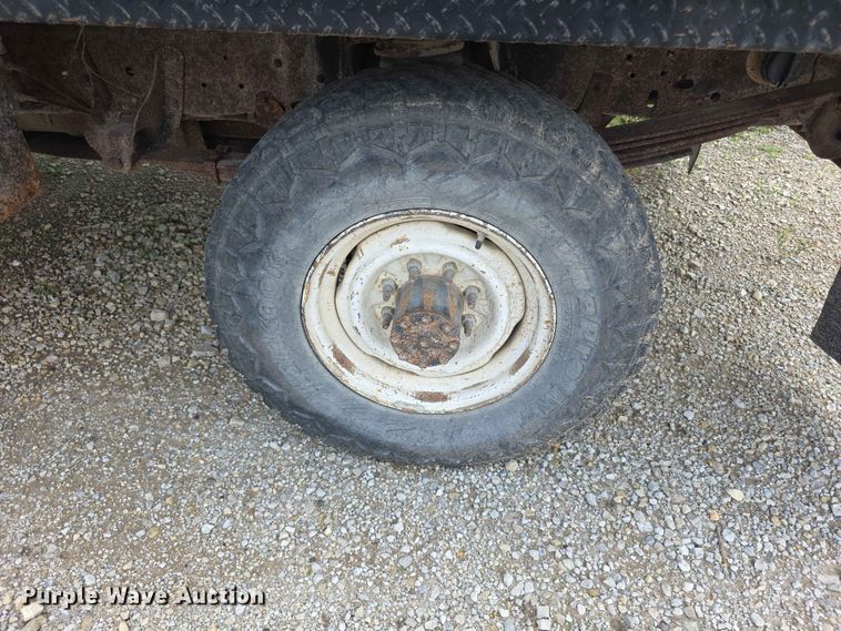 image for item EV2170 1994 Ford F250 XL bale bed pickup truck