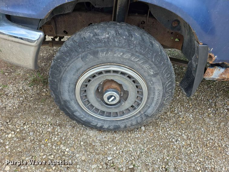 image for item EV2170 1994 Ford F250 XL bale bed pickup truck