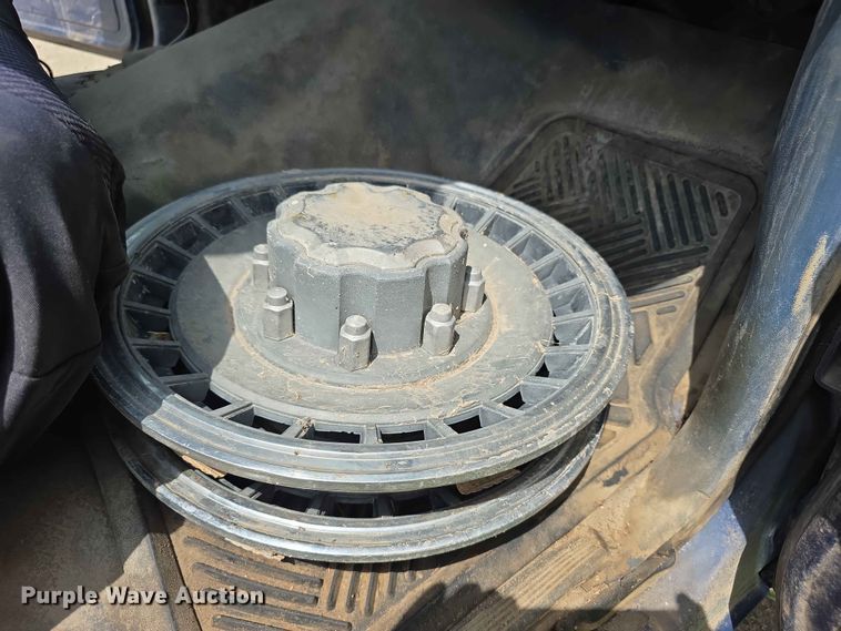 image for item EV2170 1994 Ford F250 XL bale bed pickup truck