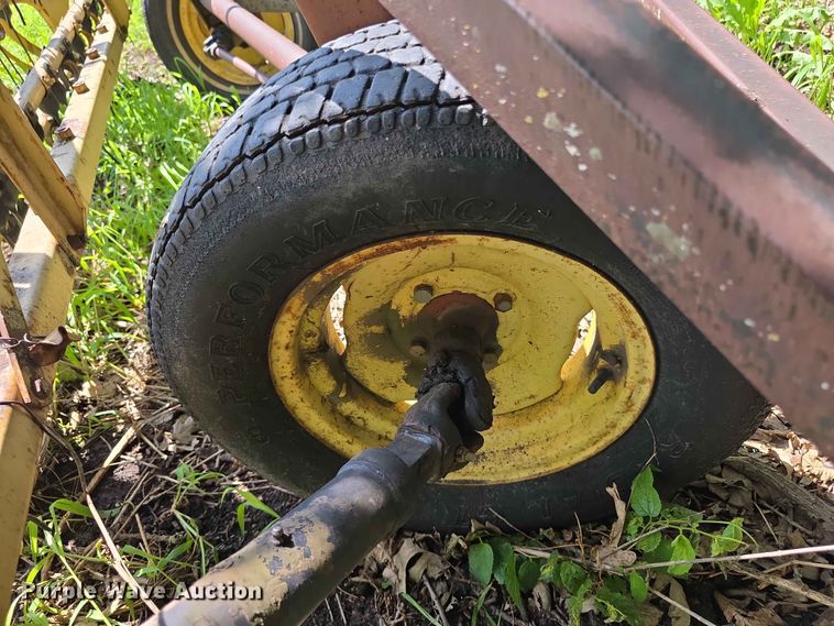 image for item EV2172 New Holland 256 hay rake