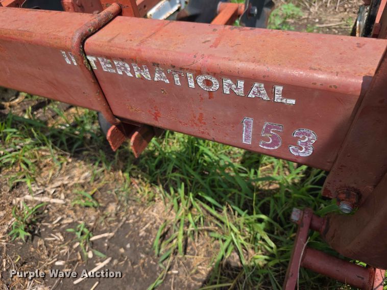 image for item EV2173 International 153 row crop cultivator