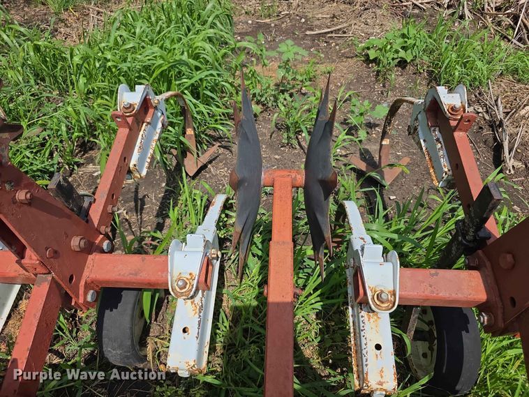 image for item EV2173 International 153 row crop cultivator