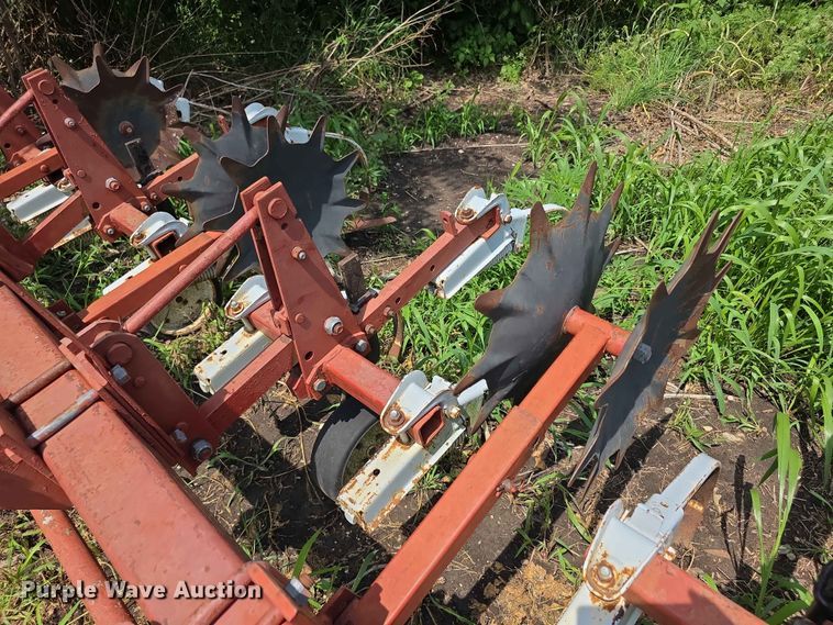 image for item EV2173 International 153 row crop cultivator