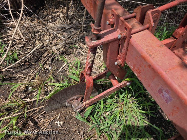 image for item EV2173 International 153 row crop cultivator