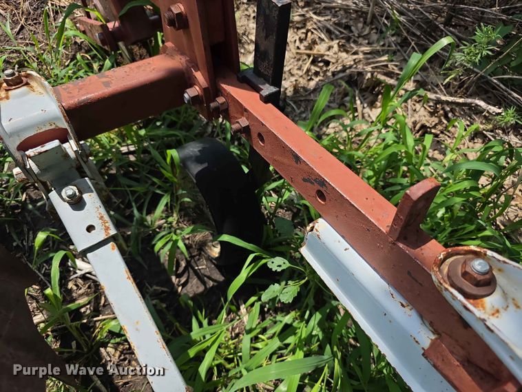 image for item EV2173 International 153 row crop cultivator