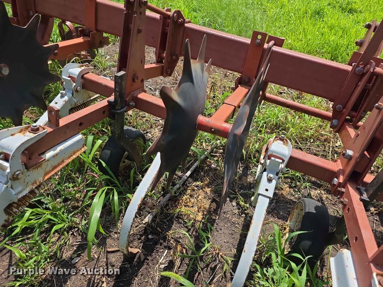 image for item EV2173 International 153 row crop cultivator
