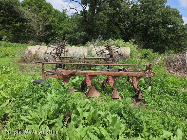 image for item EV2191 Massey Ferguson 86  plow
